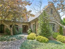 BEAUTIFUL EUROPEAN TOWNHOME