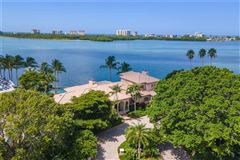 EXQUISITE HOME IN PERFECT BIRD KEY LOCATION