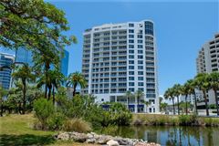 MAGNIFICENT BAYFRONT AND MARINA VIEWS