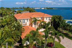 LUXURIOUS SEASIDE AMBIANCE