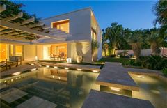 STRANDHUS - A PRIVATE MODERN OASIS
