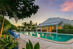 MAISON SUR LA MER