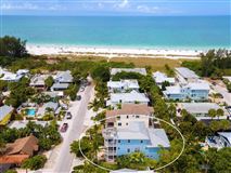 THE BEST IN ISLAND LIVING 100 STEPS TO THE BEACH