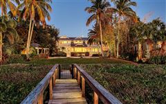 A STORIED SETTING IN THE FIELD CLUB AREA