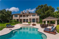 A HIDDEN PARADISE ON PRIZED SIESTA KEY