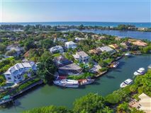 LOVELY LONGBOAT KEY HOME