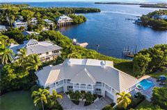 FANTASTIC WATERFRONT ESTATE