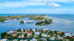 KEY ROYALE LUXURY WATERFRONT