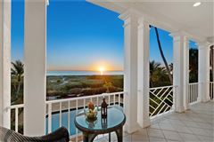 RARE BEACH AND BOATING LIFESTYLE ON LONGBOAT KEY