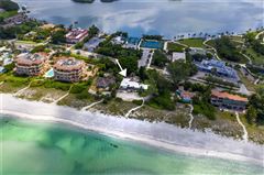 PRIVATE BEACHFRONT ESCAPE