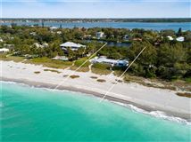 MASTERFULLY RESTORED MID-CENTURY BUNGALOW IN THE SANDERLING CLUB