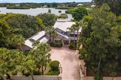 GRACIOUS HOME ON IDEAL BAYFRONT LOT