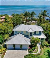 DELIGHTFUL LONGBOAT KEY HOME