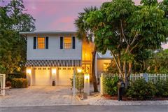 PURE TROPICAL BLISS IN SIESTA KEY