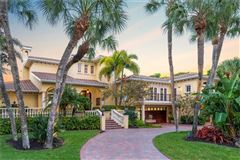 VERSATILE AND ELEGANT ESTATE ON PROTECTED DEEPWATER BAYOU