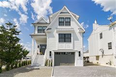 BEAUTIFULLY APPOINTED NEWLY BUILT CUSTOM HOME