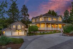GORGEOUS CUSTOM-BUILT HOME IN THE ASHLAND HILLS