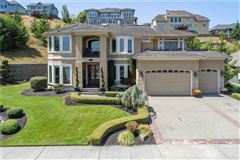 MAGNIFICENT EUROPEAN ELEGANCE IN THIS STUNNING PUYALLUP HOME