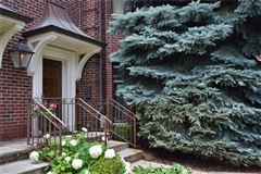 BEAUTIFUL BRICK BROWNSTONE CLOSE TO DOWNTOWN