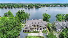 GRAND LAKEFRONT LUXURY RESIDENCE