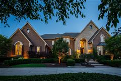 STUNNING OAKLAND TOWNSHIP HOME