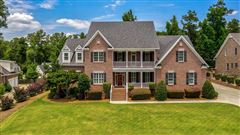 A BEAUTIFUL HOME WITHIN QUIET AND SCENIC PARKINGTON ESTATES