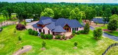AN EQUESTRIAN PARADISE ON 14 ACRES