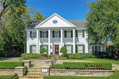 GRACIOUS AND AGELESS LUXURY RESIDENCE