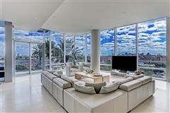 Mid/Hi-Rise Condo