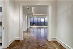 BEAUTIFULLY APPOINTED RESIDENCE