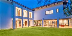 CONTEMPORARY ELEGANCE IN CERRO ALTO