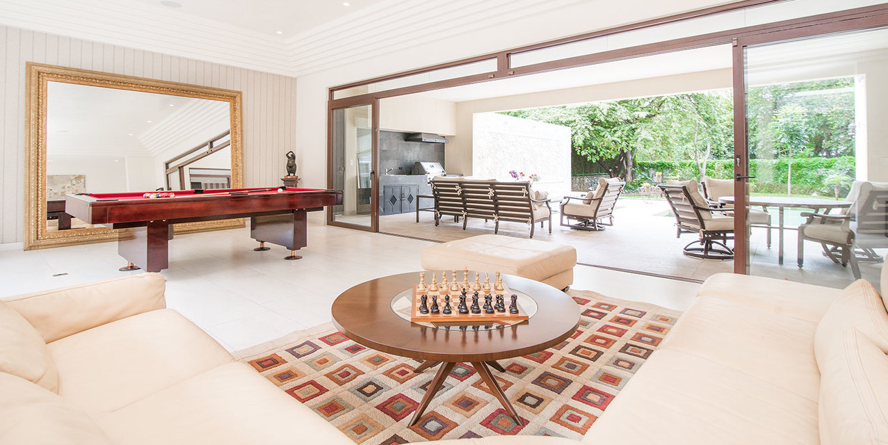 THE ASTONISH HOME