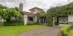 CONTEMPORARY HACIENDA-STYLE DESIGN IN GRANADILLA