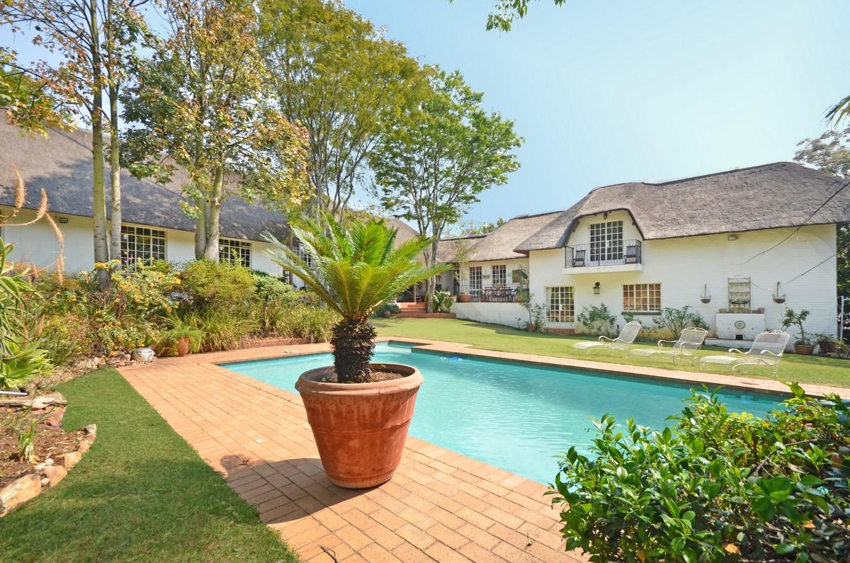 English Farmhouse With Flair And Charm South Africa Luxury Homes Mansions For Sale Luxury Portfolio