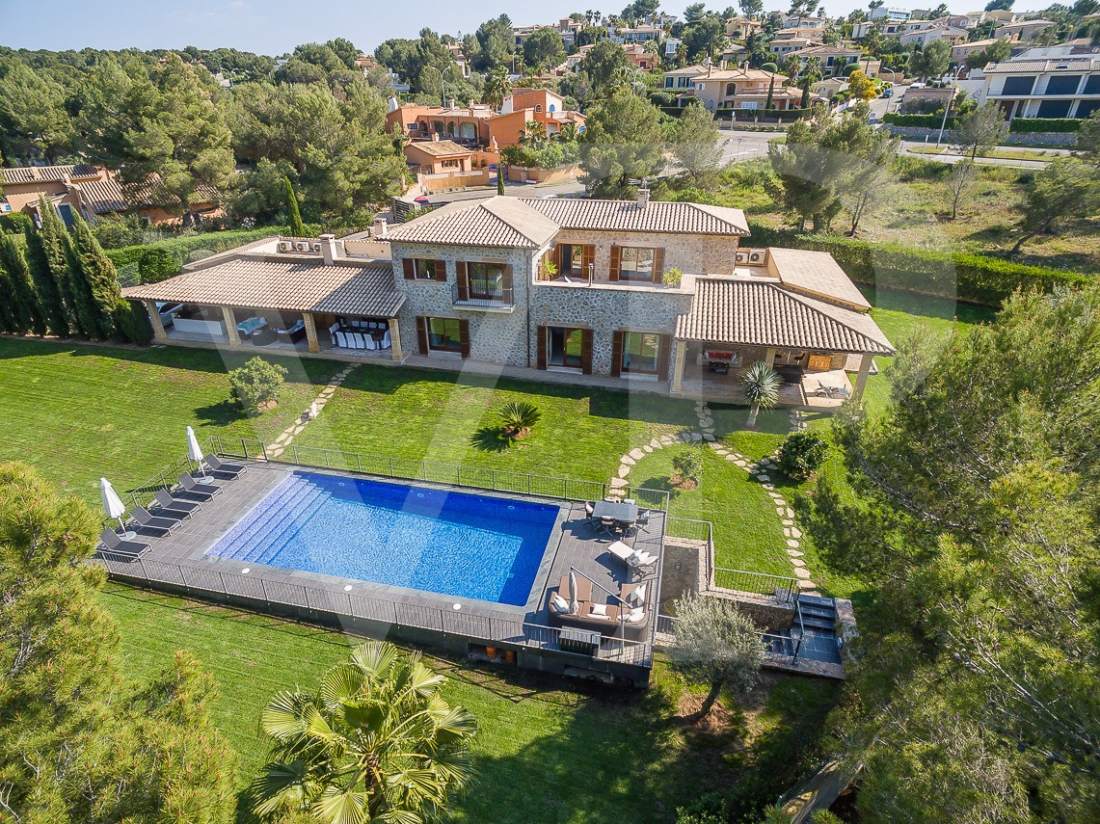 ENJOY EXCLUSIVE COMFORT UNDER THE MALLORCAN SUN
