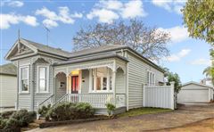BRILLIANT VILLA FILLED WITH CHARACTER