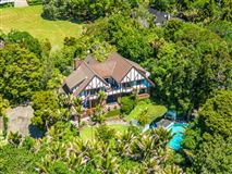 TROPICAL TRANQUILLITY IN TUDOR STYLE