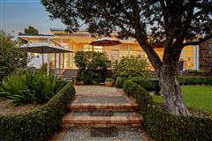 SERENE RETREAT IN SOUGHT-AFTER REMUERA