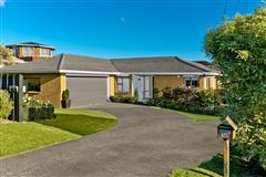 SUPERBLY POSITIONED HOME WITH INDOOR AND OUTDOOR LIVING IN MIND