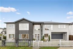 EXCLUSIVE DESIGN IN THIS SEVEN BEDROOM HOME