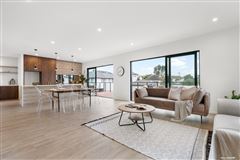 OFF THE ROAD, QUIET FAMILY HOME