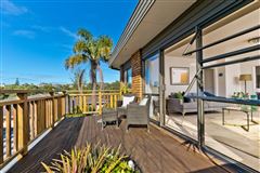 A LAID-BACK COASTAL LIFESTYLE