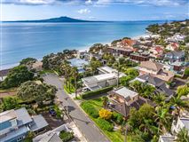 TROPHY LOCATION STEPS FROM TAKAPUNA BEACH