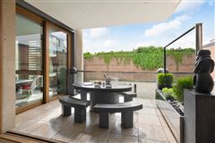 EXCEPTIONAL THREE BEDROOM LATERAL APARTMENT