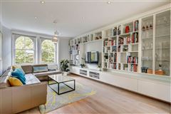 INCREDIBLE FLAT ON THE TOP TWO FLOORS