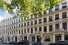 SPACIOUS THREE BEDROOM APARTMENT