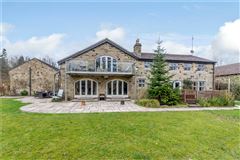 THIS SUBSTANTIAL HOME OFFERS STYLISH ACCOMMODATION WITH CONTEMPORARY FITTINGS