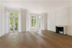 UNIQUE AND BEAUTIFULLY PRESENTED FIRST FLOOR APARTMENT
