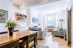 BRIGHT AND SPACIOUS VICTORIAN RESIDENCE