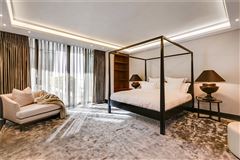 ESPECIALLY RARE LATERAL APARTMENT
